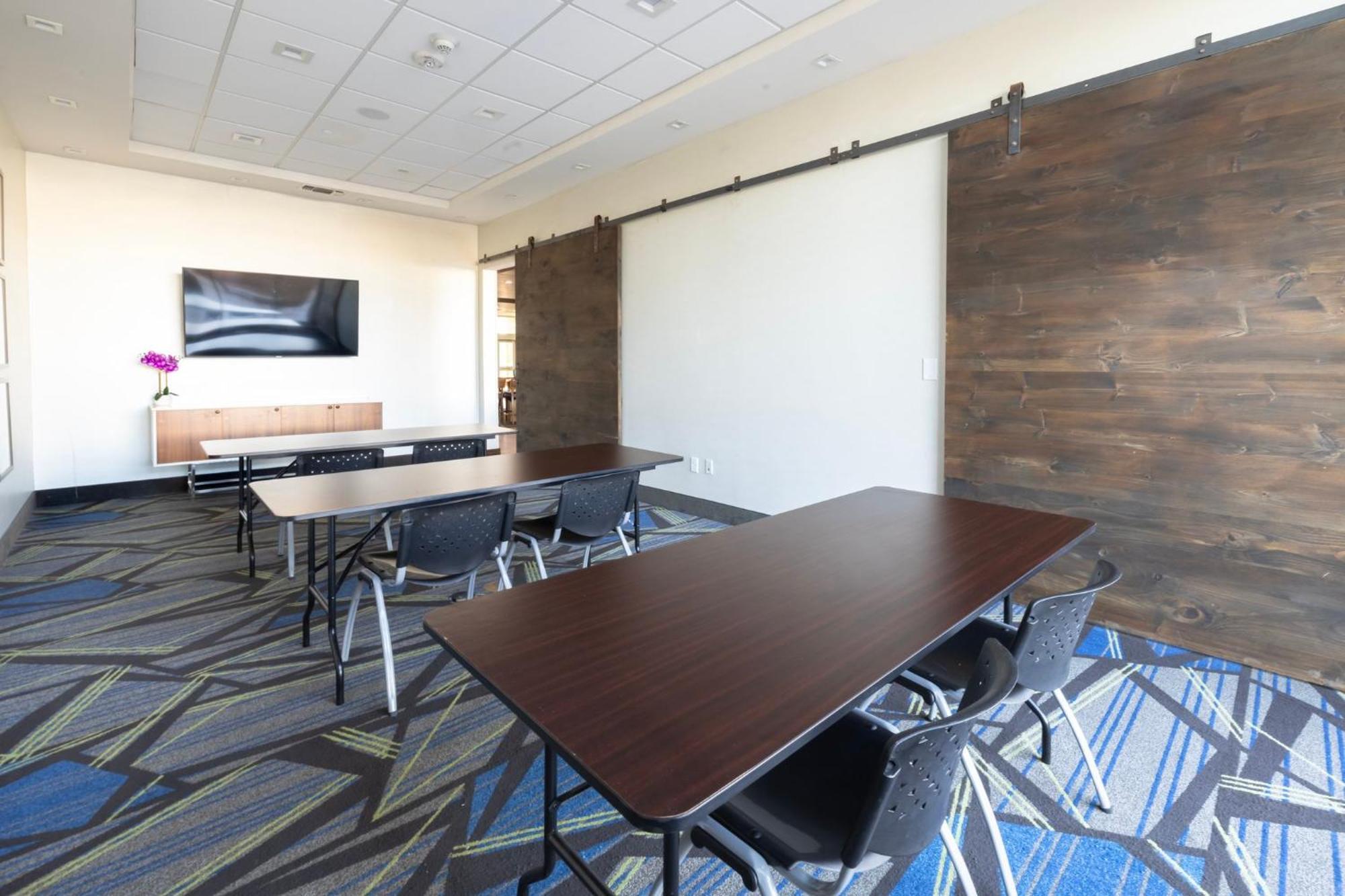 Holiday Inn Express & Suites Dallas Ne Arboretum Garland Eksteriør billede