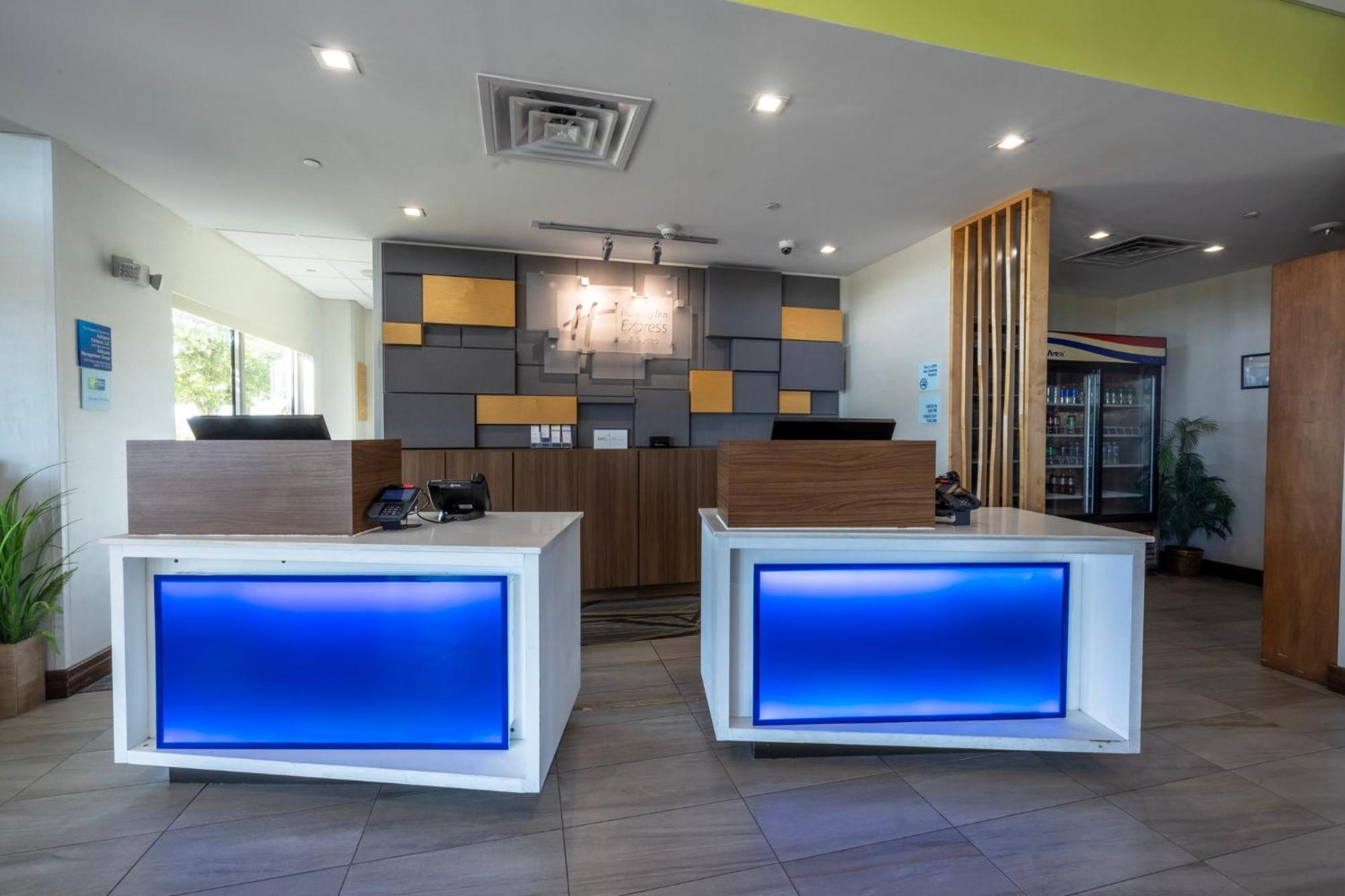 Holiday Inn Express & Suites Dallas Ne Arboretum Garland Eksteriør billede